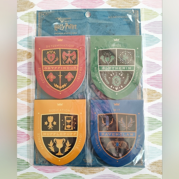 Universal Studios Japan Harry Potter Hogwarts Notepads - NEW - Picture 1 of 6